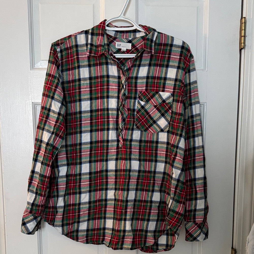 GAP Women’s Vibrant Plaid Boyfriend Fit Shirt